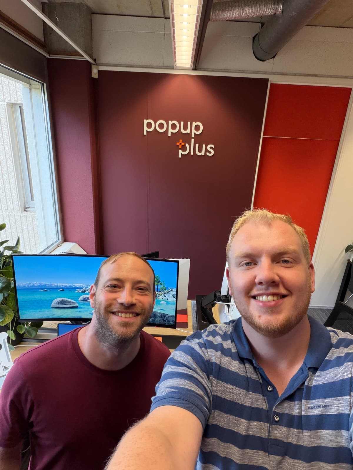 Ian met een collega van Avendar op kantoor bij Popup Plus in Utrecht, op de dag van de treinstaking